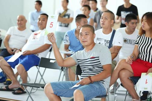 成交攀高 汽车街 成都新元素成功合作拍卖近50辆